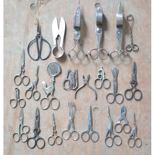 390 - Collection of vintage scissors and similar items