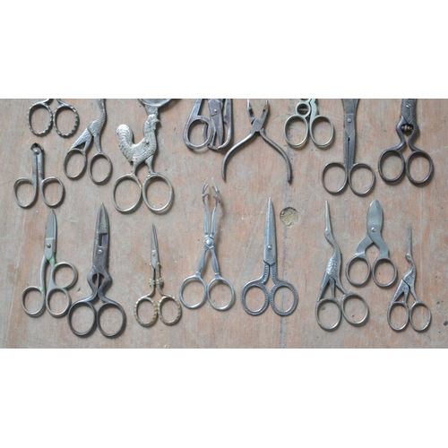 390 - Collection of vintage scissors and similar items