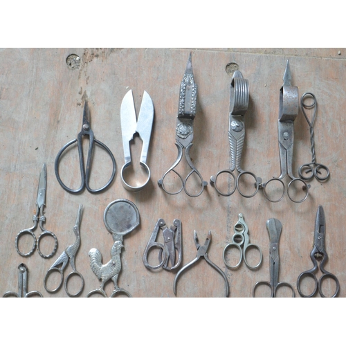 390 - Collection of vintage scissors and similar items