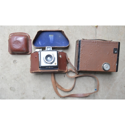 390A - Mixed collection of vintage items to include three paraffin heaters, 3 cameras (including 2x Kodak B... 