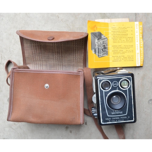 390A - Mixed collection of vintage items to include three paraffin heaters, 3 cameras (including 2x Kodak B... 