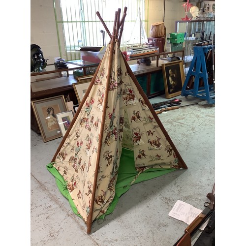 1163 - Child's folding teepee with vintage style fabric