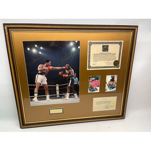1156 - Brian Conley collection - Muhammad Ali v Joe Frazier 'Thriller in Manila 01/10/75' boxing signed pho... 