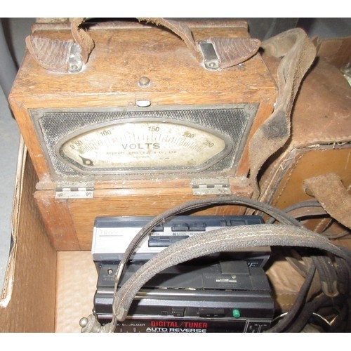 424 - Everett, Edgcumbe & Co. Ltd., London early 20th century oak cased voltmeter, no. 29431, H19cm; Evers... 