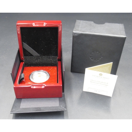 1071 - The Royal Mint - Queen Elizabeth II Memorial Sovereign 2022 Gold Proof Coin, No.14717/17500, with CO... 