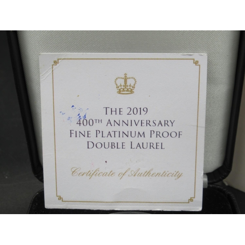 1069 - Jubilee Mint - The 2019 400th Anniversary Fine Platinum Proof Double Laurel, with COA in original ca... 