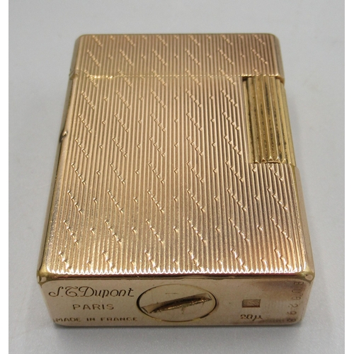 1163 - S.T. Dupont, Paris - gold plated butane cigarette lighter, vertically engraved and patterned body, b... 