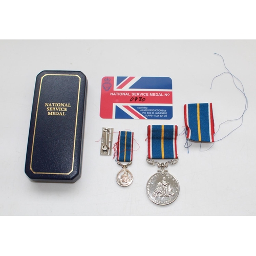 1201 - National Service Medal and miniature, in presentation box. From 1939 to 1960 5,300,000 young people ... 