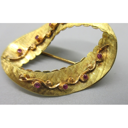 1006 - 18ct yellow gold oval ribbon brooch with scroll detail set with round cut rubies, stamped 750, W4.3c... 