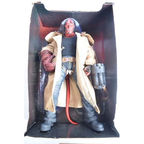 31 - Mezco Hellboy II 18