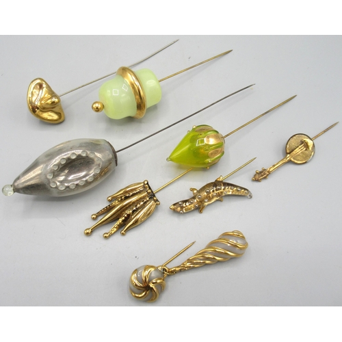 1147 - Orplid (Bimini) Glassworks - collection of glass hatpins, incl. examples with lampwork decoration, c... 