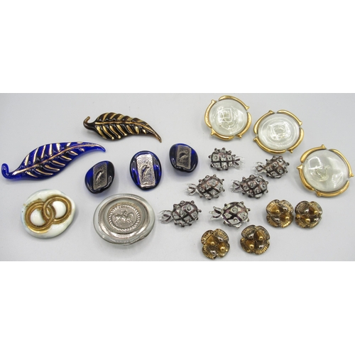 1148 - Orplid (Bimini) Glassworks - collection of glass buttons and a brooch, c1940s/1950s, incl. a set of ... 