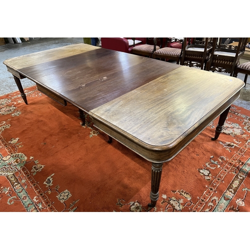 1299 - 19th century Gillow style mahogany extending dining table, rounded rectangular moulded top on turned... 