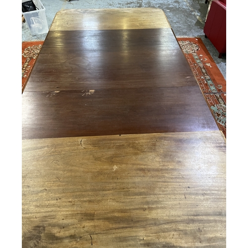 1299 - 19th century Gillow style mahogany extending dining table, rounded rectangular moulded top on turned... 