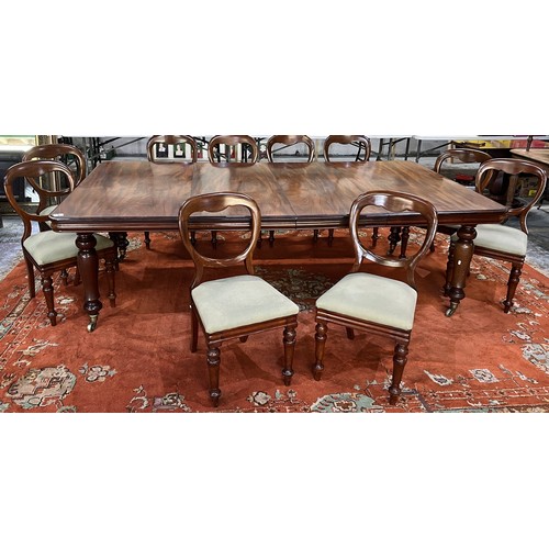 1295 - Victorian mahogany extending dining table, rectangular moulded top with two additional leaves on fou... 