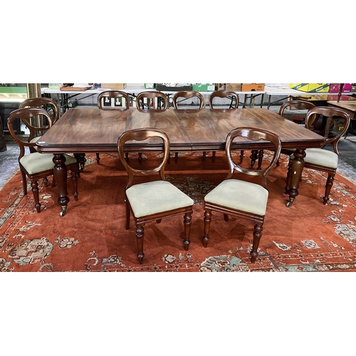 1295 - Victorian mahogany extending dining table, rectangular moulded top with two additional leaves on fou... 