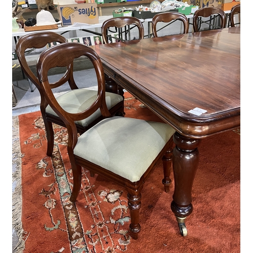 1295 - Victorian mahogany extending dining table, rectangular moulded top with two additional leaves on fou... 