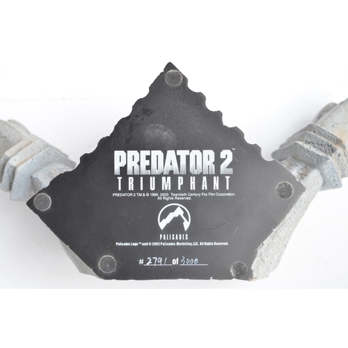 77 - Predator 2 'Triumphant Statue' cold cast porcelain limited edition (2791/3000) 10