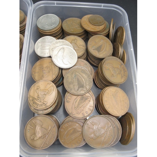 555 - Collection of Irish coins to inc. Pingins, Reuls, Scillings, Florins, & 1/2 crowns, selection of Sci... 