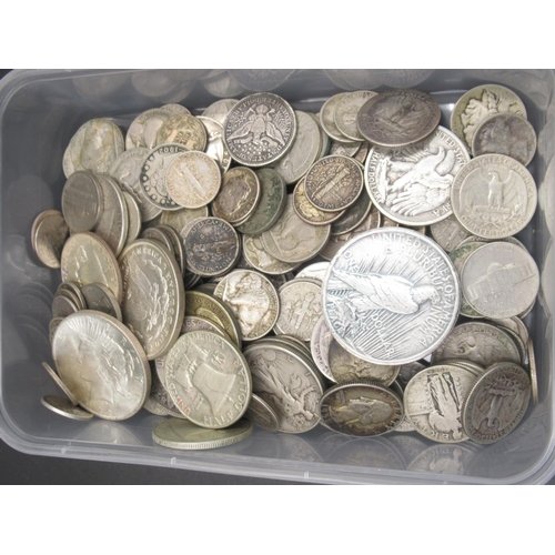 557 - Collection of C20th coins to inc. cents, dimes, half dollars, Dollars, etc. with a collection of 190... 