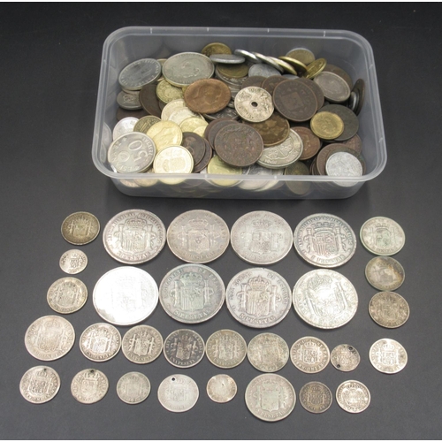 561 - Assorted collection C18th/19th and C20th Spanish coins to inc. Centimo's, Pesetas, etc.