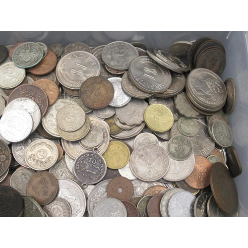 575 - Large collection of assorted international coinage from Kenya, Palestine, Libya, Saudi Arabia, Thail... 