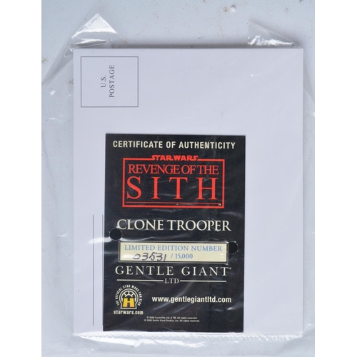 95 - Limited edition Gentle Giant Clone Trooper deluxe Collectible Bust (item 8670, 3531/15000) with inte... 