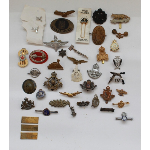 1220 - Large collection of military metal and cloth badges. 1st S.A.S Shoulder Title, R.A.F. Pilots Wings, ... 