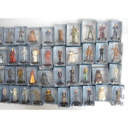 124 - Large collection of Eaglemoss Dr Who figurine collection with magazines and models to include 9 bind... 