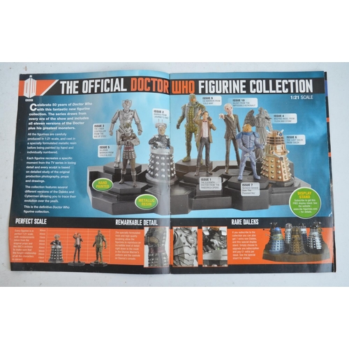 124 - Large collection of Eaglemoss Dr Who figurine collection with magazines and models to include 9 bind... 