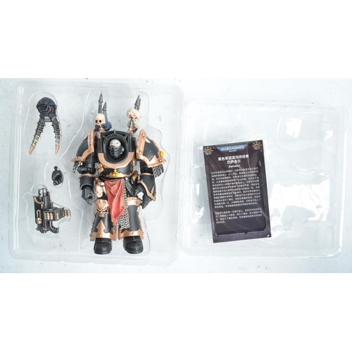 133 - Six JoyToy Warhammer 40,000 Chaos Space Marines action figures (14.1-17.5cm) to include 2x Black Leg... 