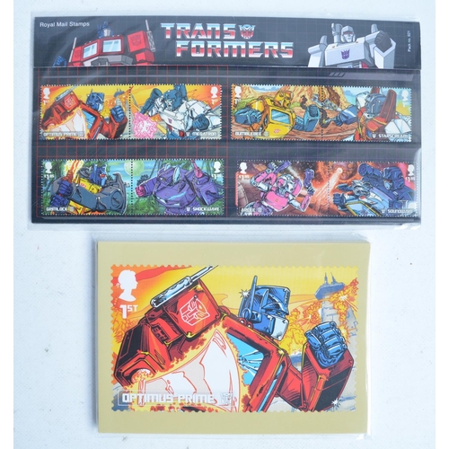 174 - Collection of small scale Transformers models and sets to include 8x MicroMachines, Hasbro Beast Hun... 