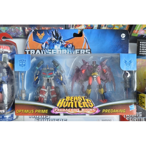 174 - Collection of small scale Transformers models and sets to include 8x MicroMachines, Hasbro Beast Hun... 