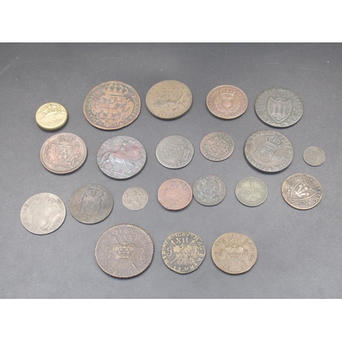 544 - Collection of copper and brass coins to inc. 3 1689 James II Gun Money coins, 1 Guinea brass coin/we... 