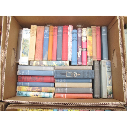 709 - Assorted collection of Childrens and Young Adults books to inc. The Saint, Hardy Boys, Malcolm Savil... 