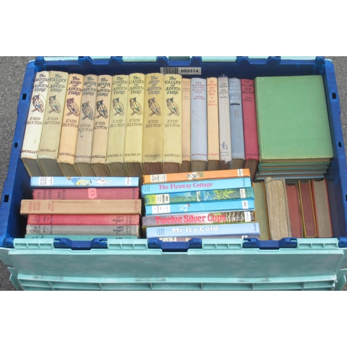 712 - Extremely large collection of Enid Blyton paperbacks and hardbacks, inc. Noddy, Famous Five, Secret ... 