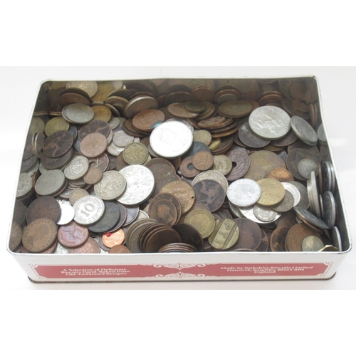 578 - Tin cont. assorted collection of C20th GB and International coins