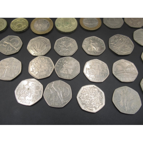 581 - Assorted collection of British C20th coins to inc. £1 coins (13) £2 (4) 50ps (25), shillings, 2006 R... 