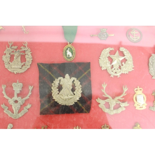 1229 - Large collection of military badges and insignia of all services. WWII War Medal, 1914-18 Mons Star,... 