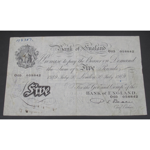 602 - Bank of England 'White' £5 note 1949, signed Beale, serial no. 003 058842, London 30 July 1949, in a... 