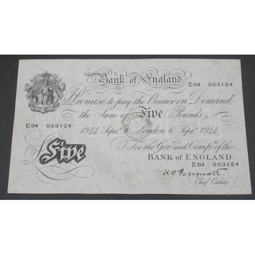 603 - Bank of England 'White' £5 note 1944, signed Peppiatt, serial no. E04 053124, London 6th Sept. 1944,... 