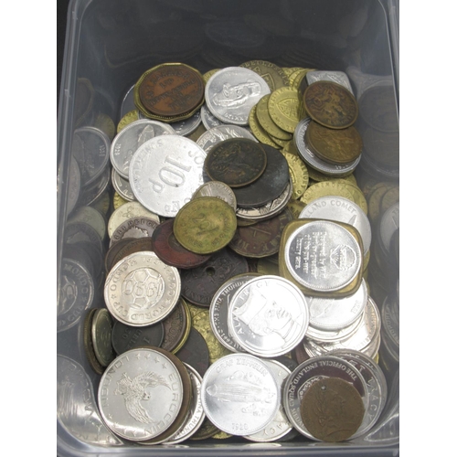 619 - Large mixed collection of C18th/C19th and C20th tokens/coins in 2 tubs