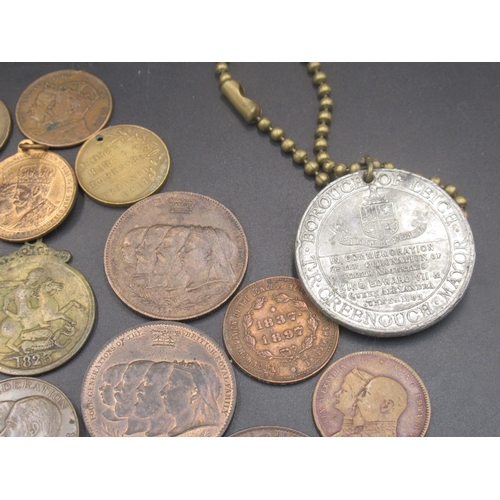 620 - Collection of C19th and C20th British Royal Family related commemoration medals, coins and medallion... 