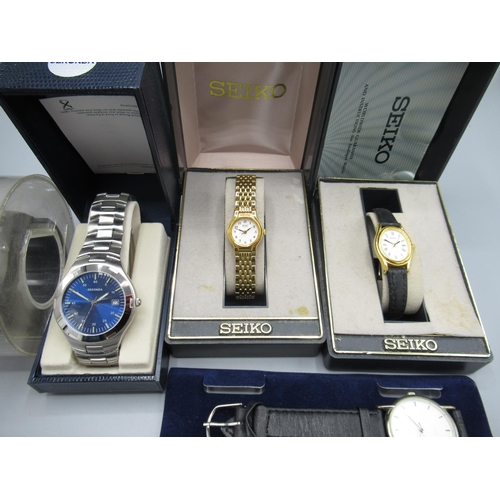 527 - Trafalgar stainless steel LED quartz wristwatch with original display box, D34.2mm; two ladies Seiko... 