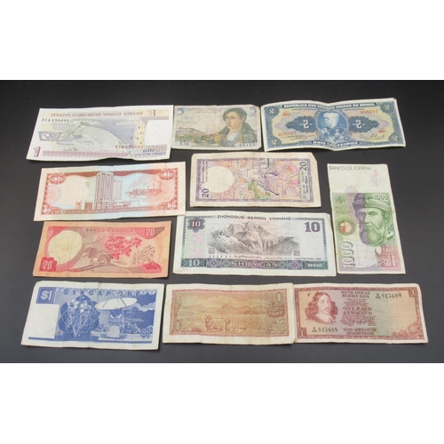 606 - Collection of 195 International Bank Notes to inc. Russia, Belgium, Iraq, etc. and a Royal Mint UK 1... 