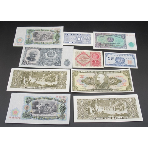 606 - Collection of 195 International Bank Notes to inc. Russia, Belgium, Iraq, etc. and a Royal Mint UK 1... 