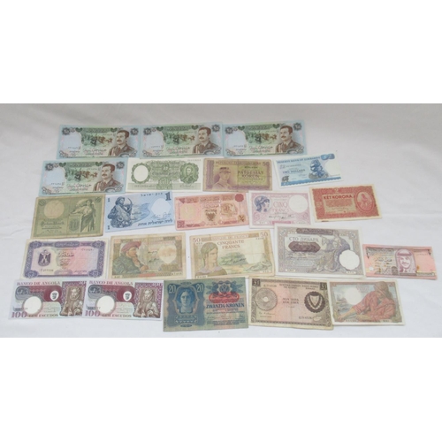 606 - Collection of 195 International Bank Notes to inc. Russia, Belgium, Iraq, etc. and a Royal Mint UK 1... 