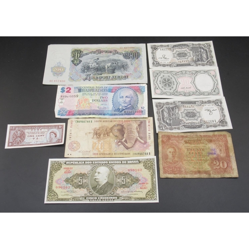 606 - Collection of 195 International Bank Notes to inc. Russia, Belgium, Iraq, etc. and a Royal Mint UK 1... 