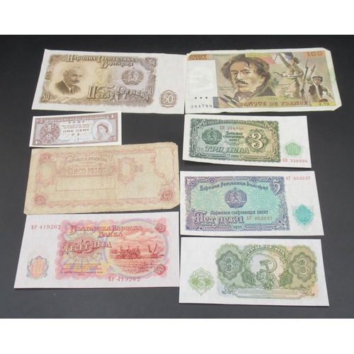 606 - Collection of 195 International Bank Notes to inc. Russia, Belgium, Iraq, etc. and a Royal Mint UK 1... 