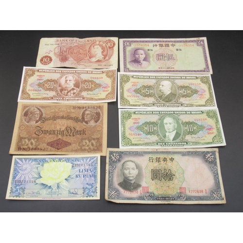 606 - Collection of 195 International Bank Notes to inc. Russia, Belgium, Iraq, etc. and a Royal Mint UK 1... 